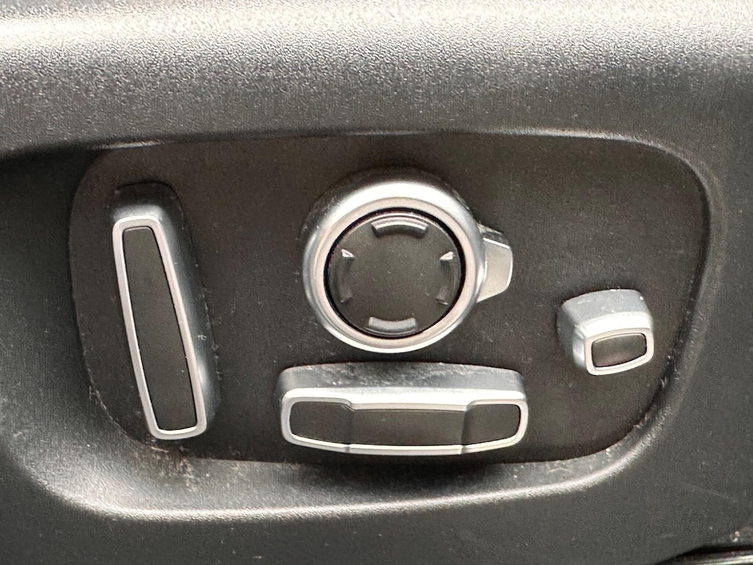 Used Land Rover Range Rover Velar 2018 for sale - 76472916: Photo 18