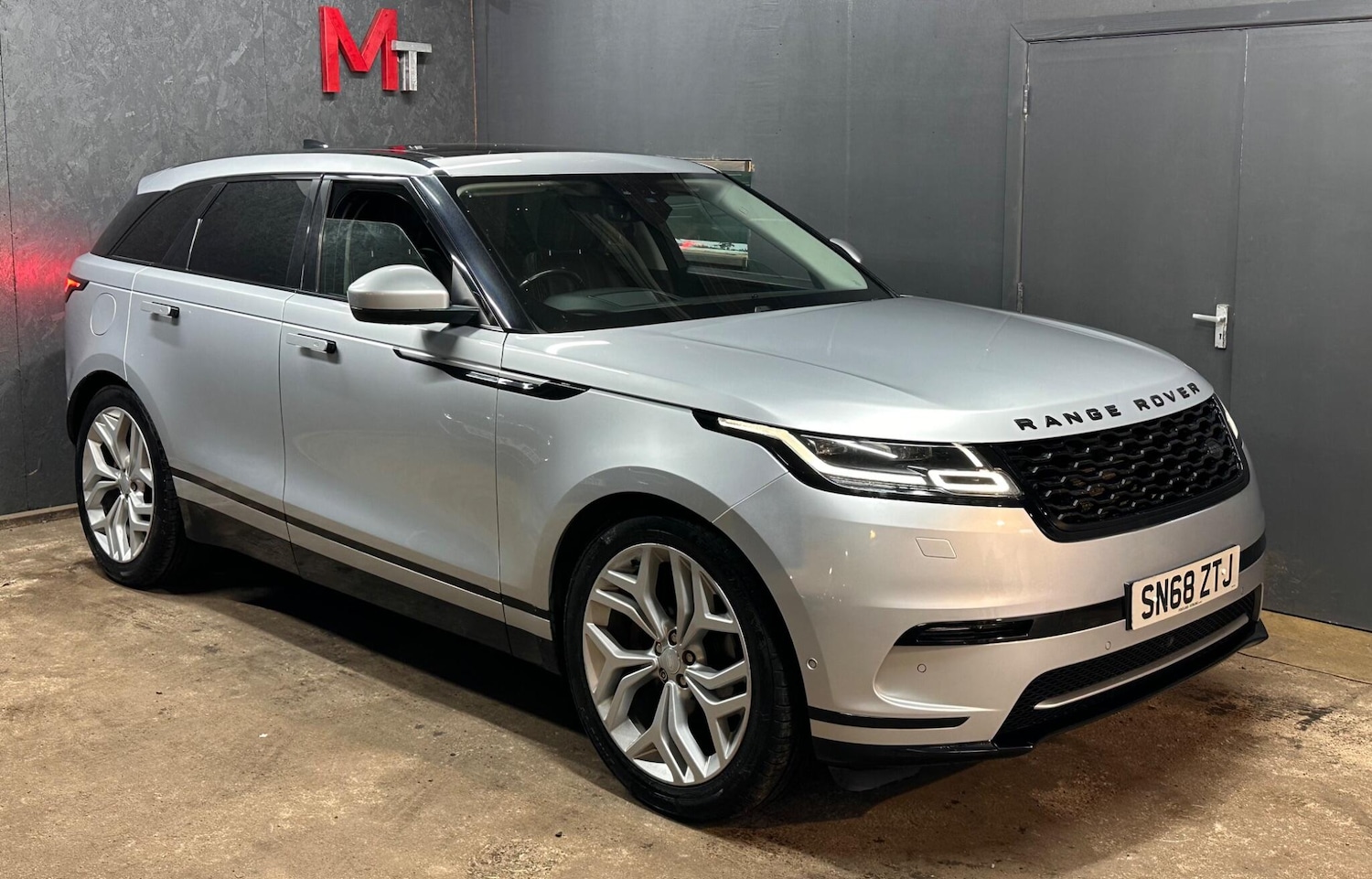 Used Land Rover Range Rover Velar 2018 for sale - 76472916: Photo 2