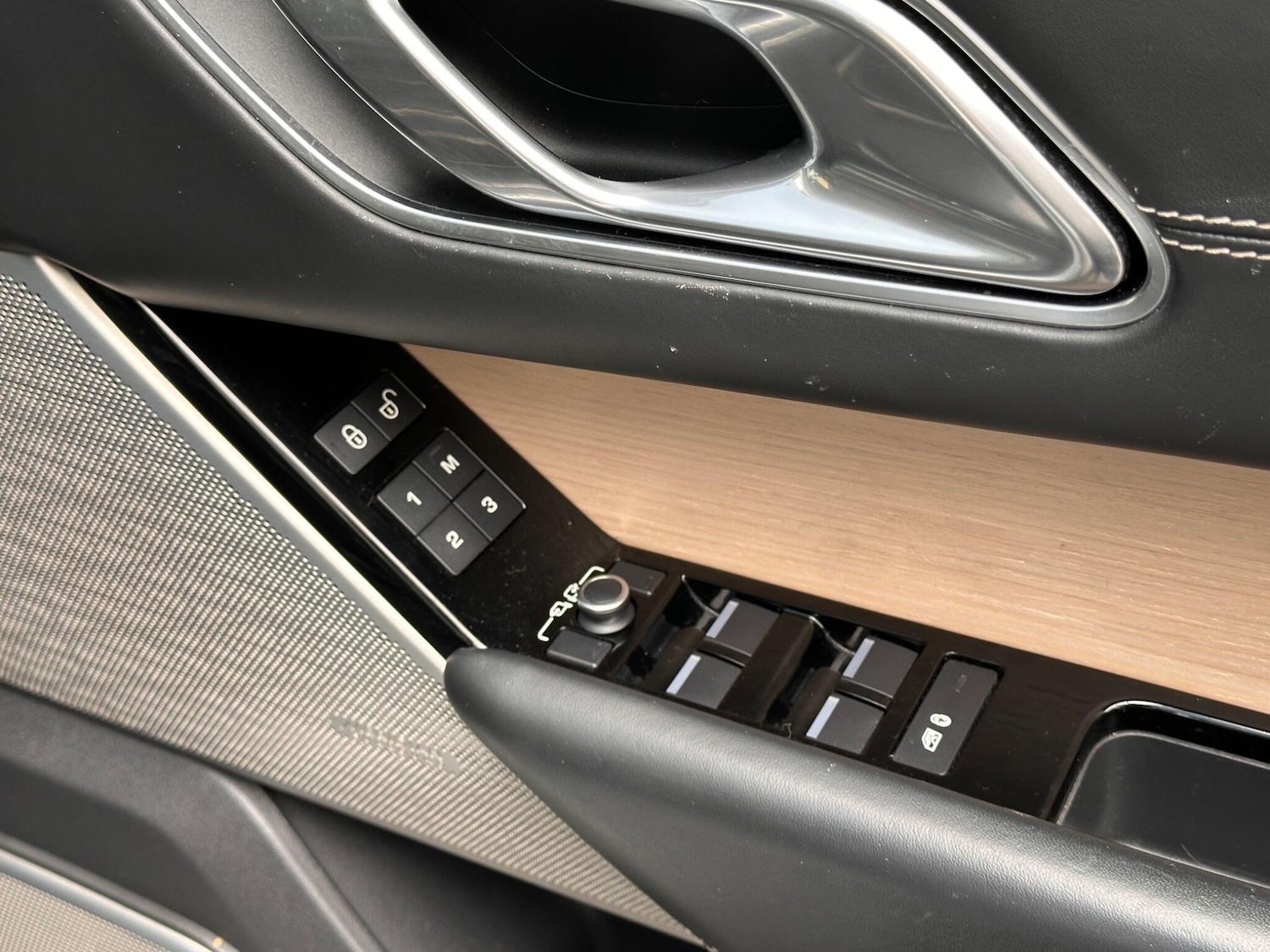 Used Land Rover Range Rover Velar 2018 for sale - 76472916: Photo 37