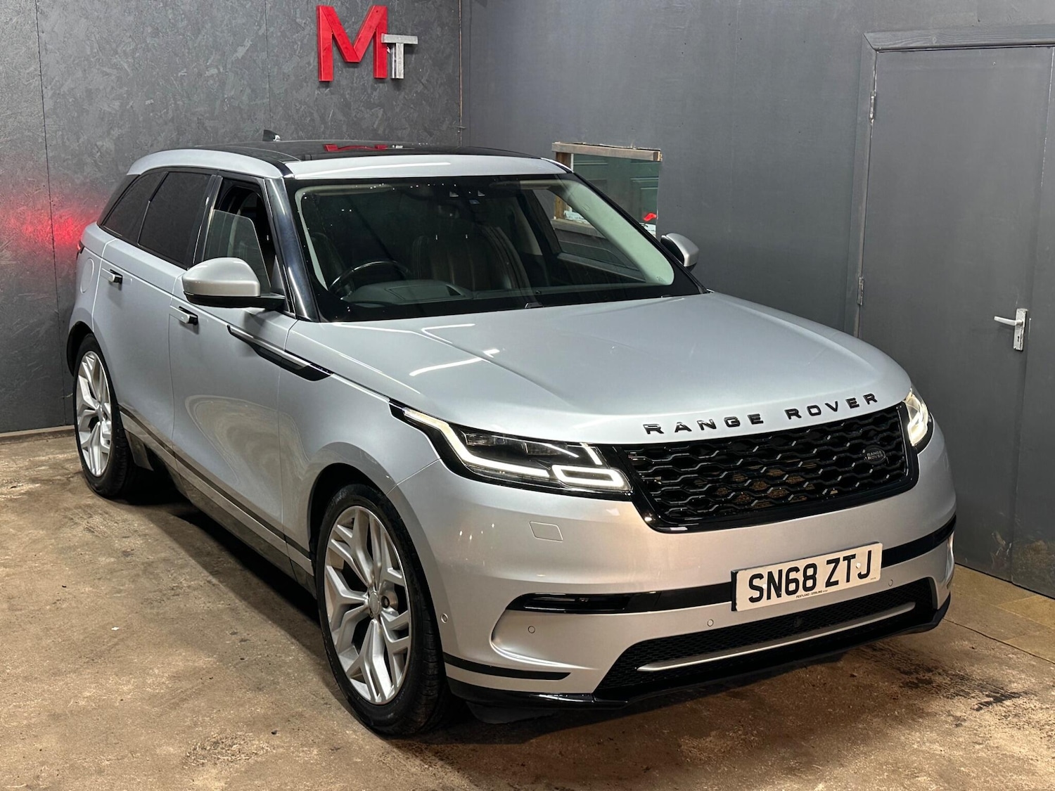 Used Land Rover Range Rover Velar 2018 for sale - 76472916: Photo 5