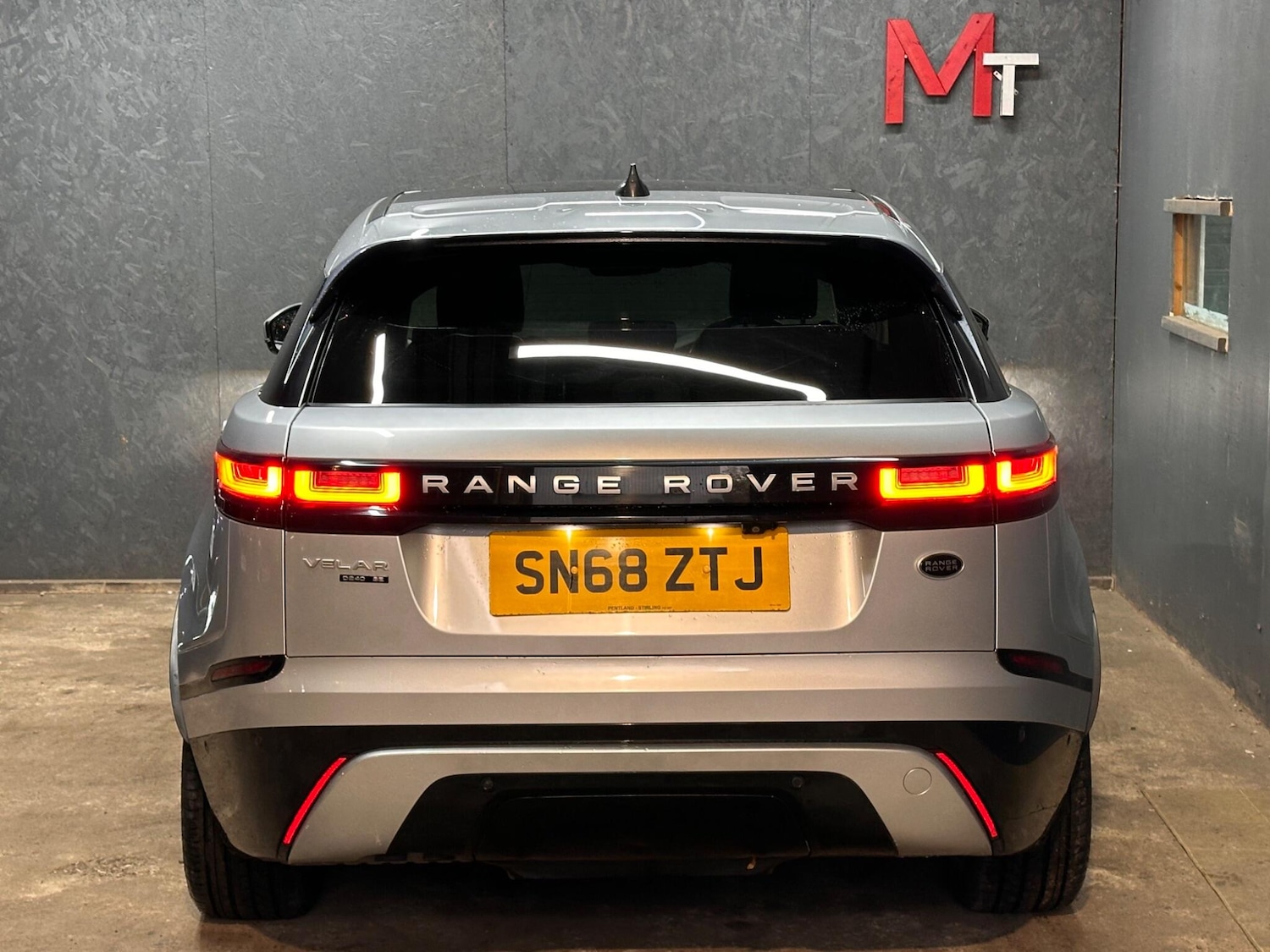 Used Land Rover Range Rover Velar 2018 for sale - 76472916: Photo 9