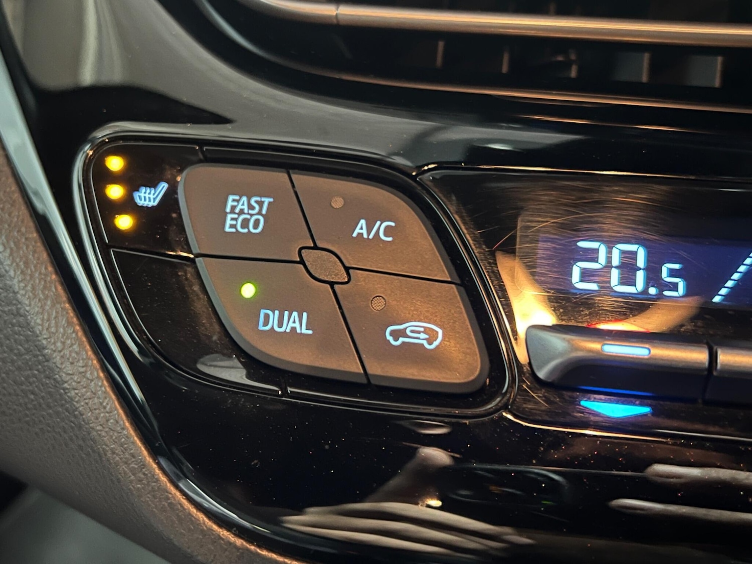 Used Toyota C-HR 2018 for sale - 78157409: Photo 29