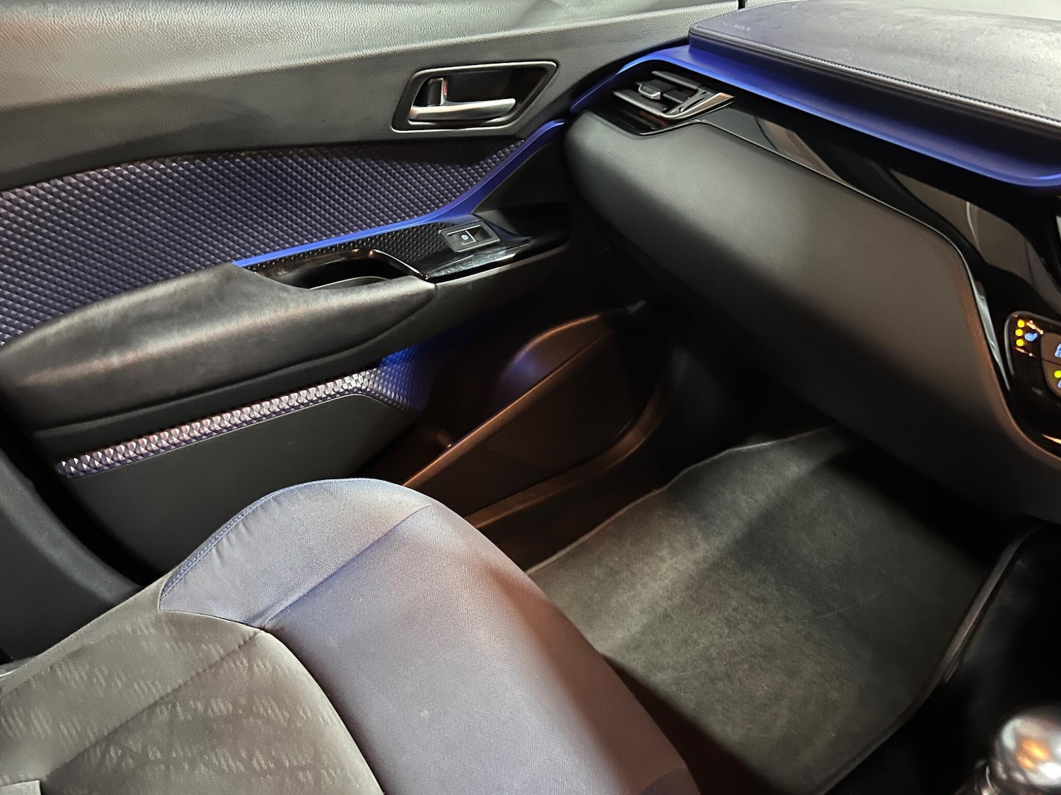 Used Toyota C-HR 2018 for sale - 78157409: Photo 48