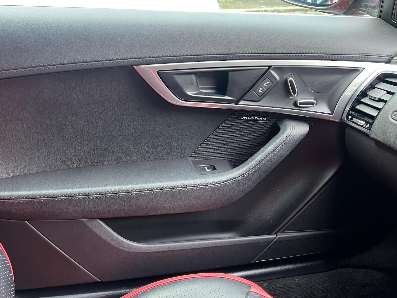 Used Jaguar F-Type 2017 for sale - 77585991: Photo 31