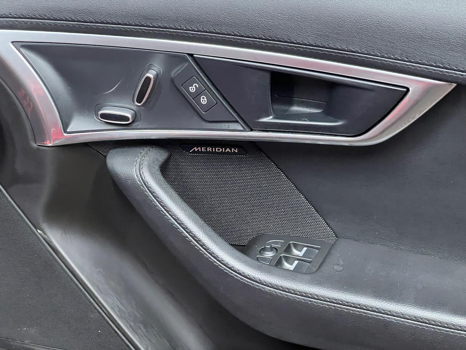 Used Jaguar F-Type 2017 for sale - 77585991: Photo 32