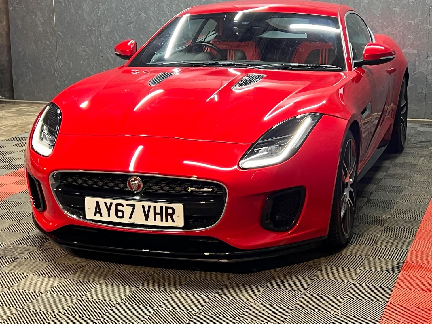 Used Jaguar F-Type 2017 for sale - 77585991: Photo 4