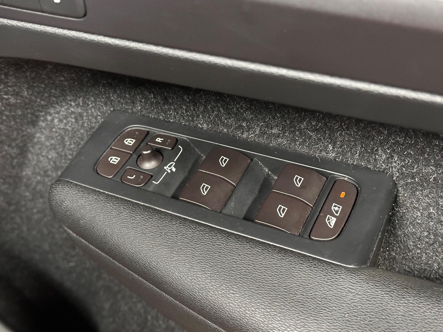 Used Volvo XC40 for sale - 77238354: Photo 24