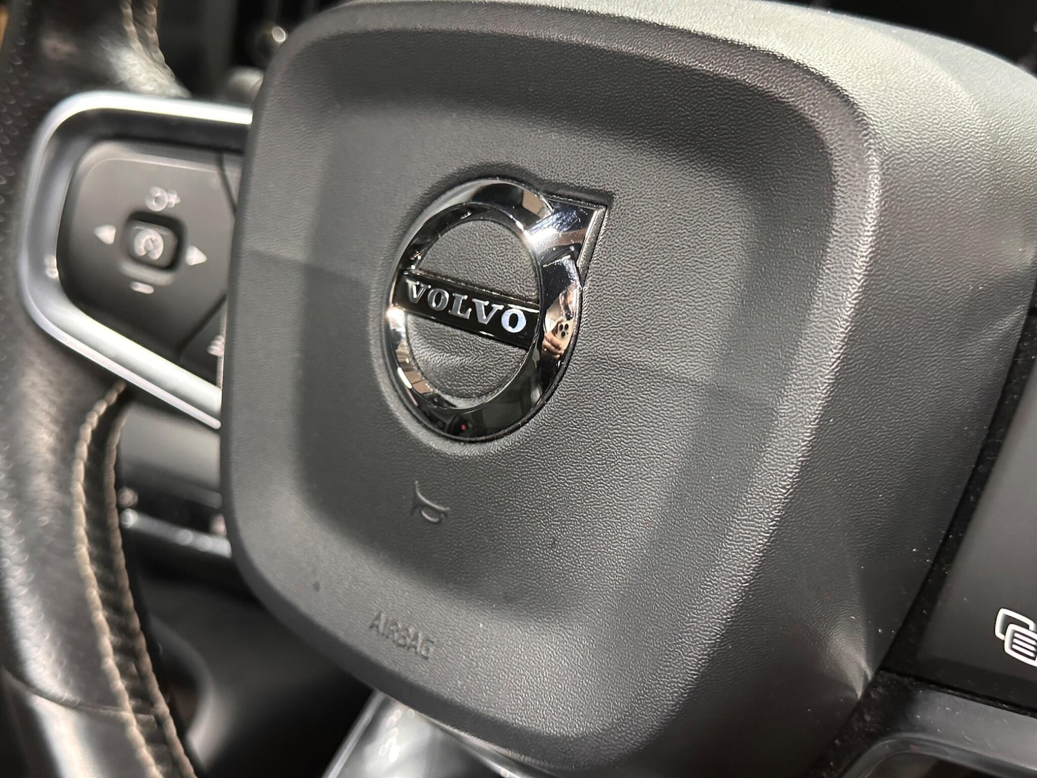 Used Volvo XC40 for sale - 77238354: Photo 30