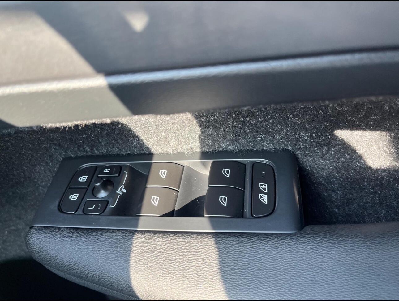 Used Volvo XC40 for sale - 77238354: Photo 32