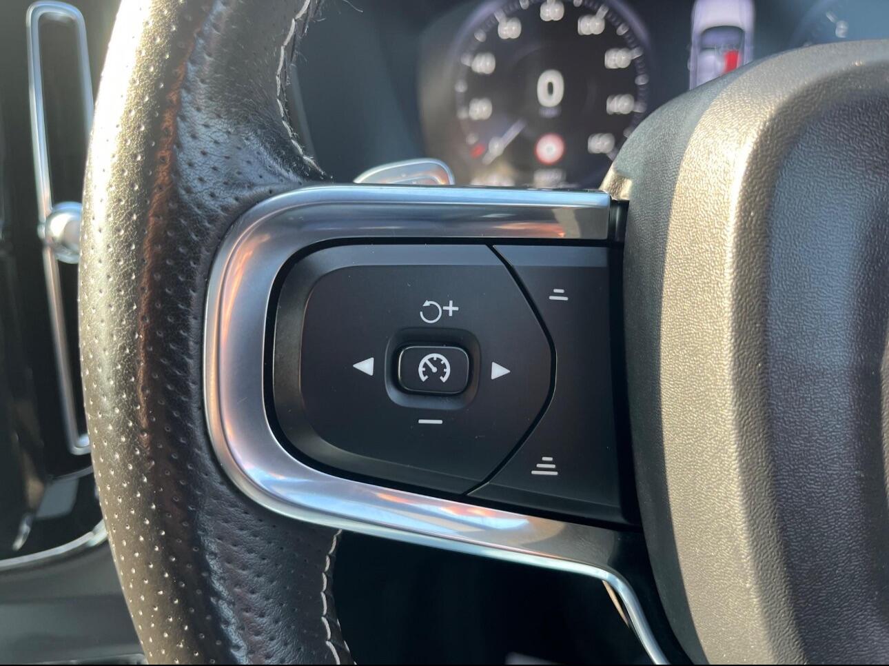 Used Volvo XC40 for sale - 77238354: Photo 34