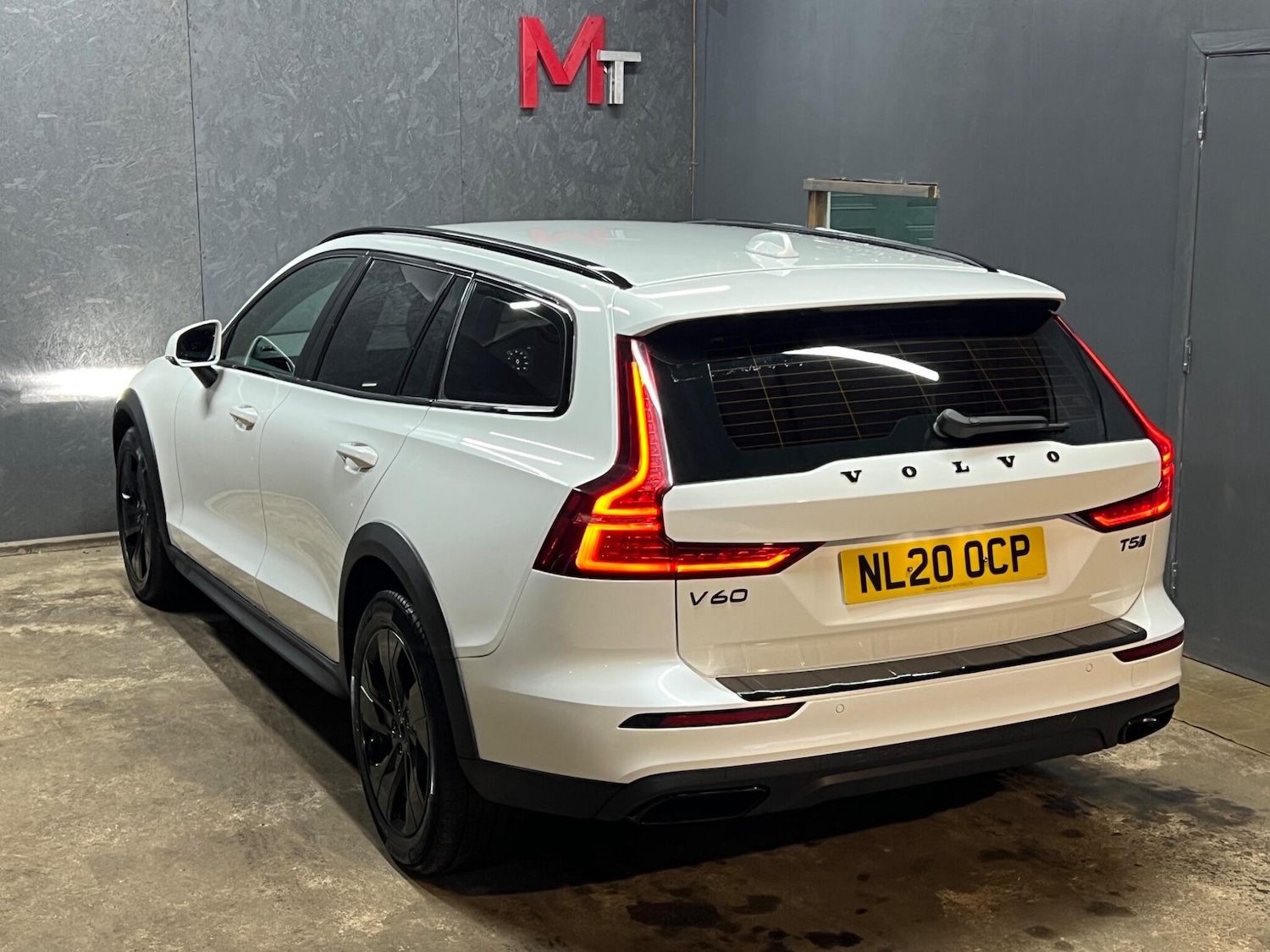 Used Volvo V60 Cross Country for sale - 77783431: Photo 17