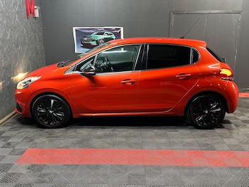 Used Peugeot 208 2015 for sale - 77091115: Photo