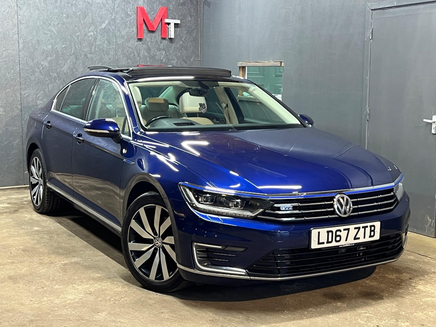 Used Volkswagen Passat 2017 for sale - 76200893: Photo 1
