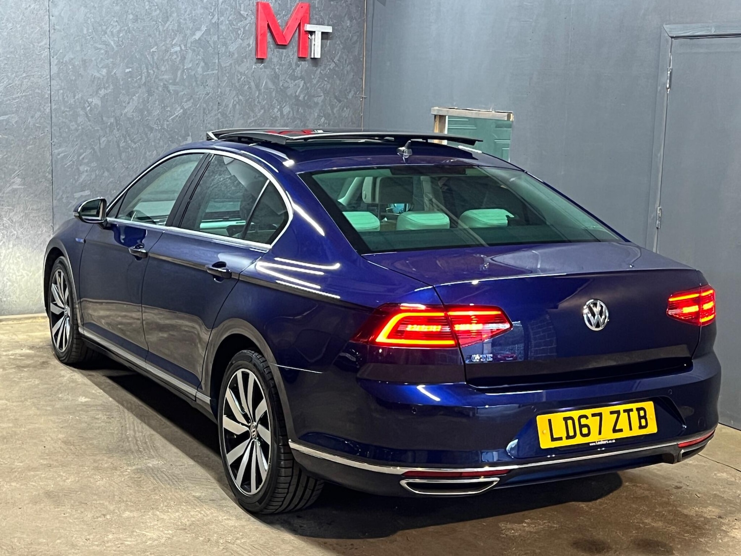 Used Volkswagen Passat 2017 for sale - 76200893: Photo 3