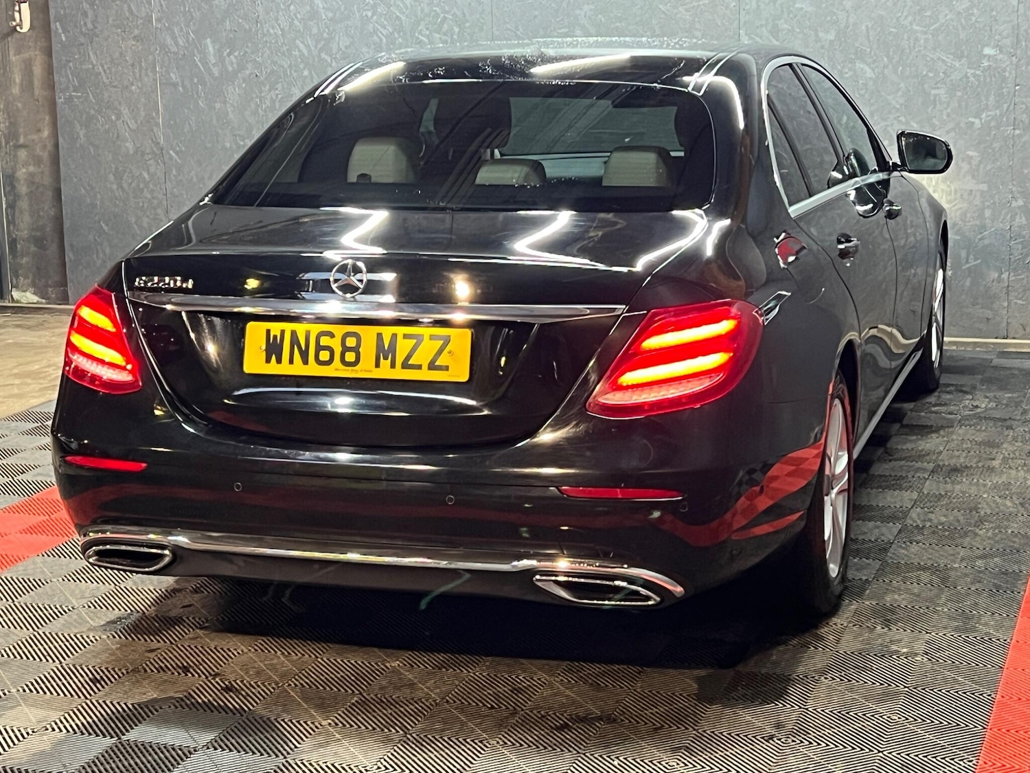 Used Mercedes-Benz E Class for sale - 77242355: Photo 12