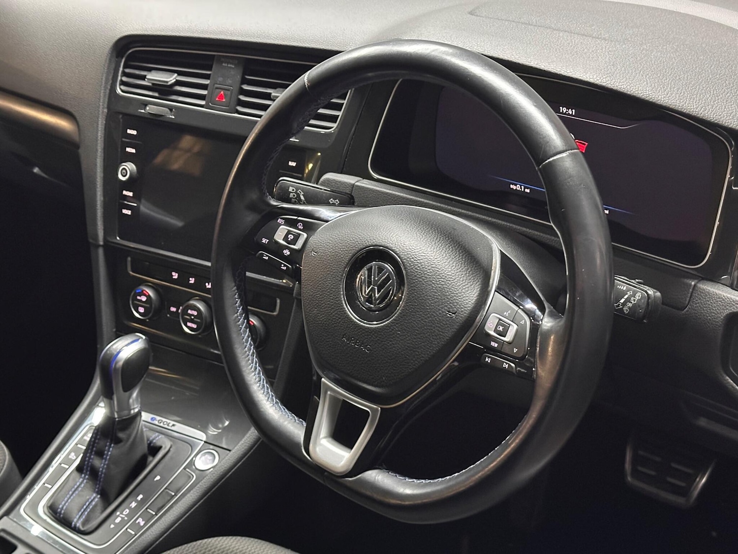 Used Volkswagen Golf 2019 for sale - 76371397: Photo 25