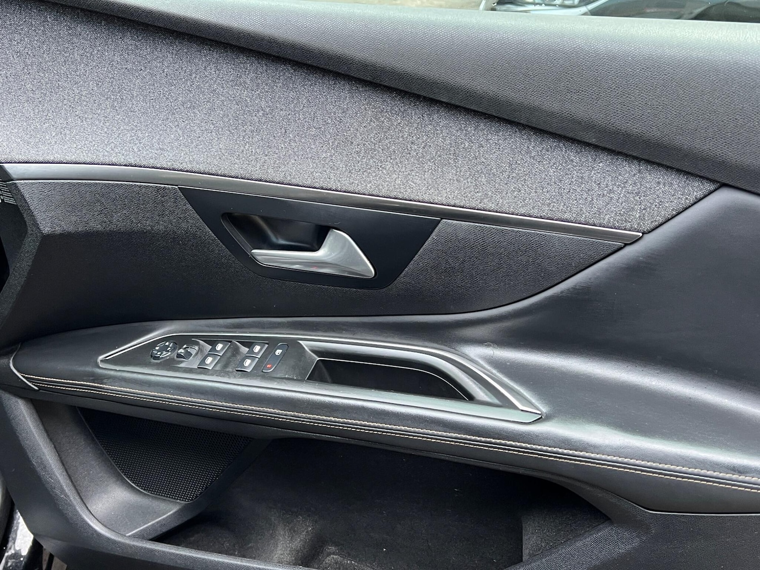 Used Peugeot 3008 2018 for sale - 78019245: Photo 25