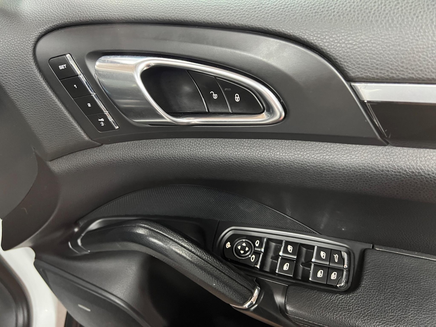 Used Porsche Cayenne for sale - 77824906: Photo 70