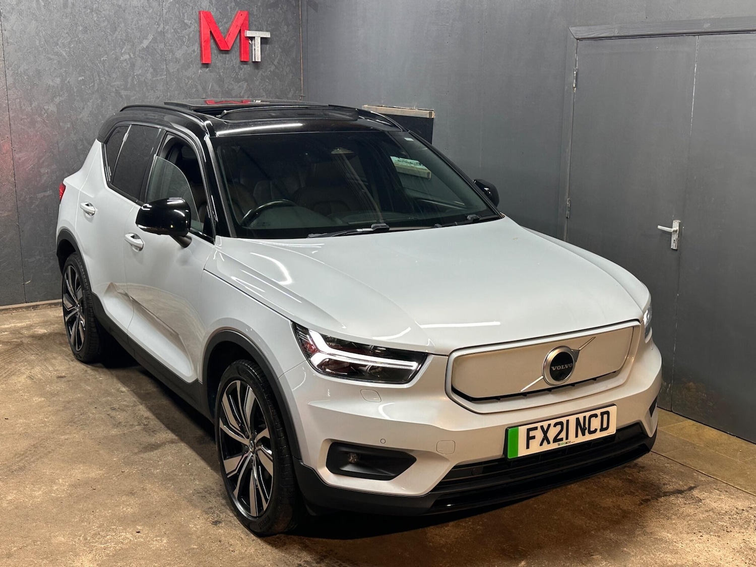 Used Volvo XC40 2021 for sale - 76484526: Photo 2