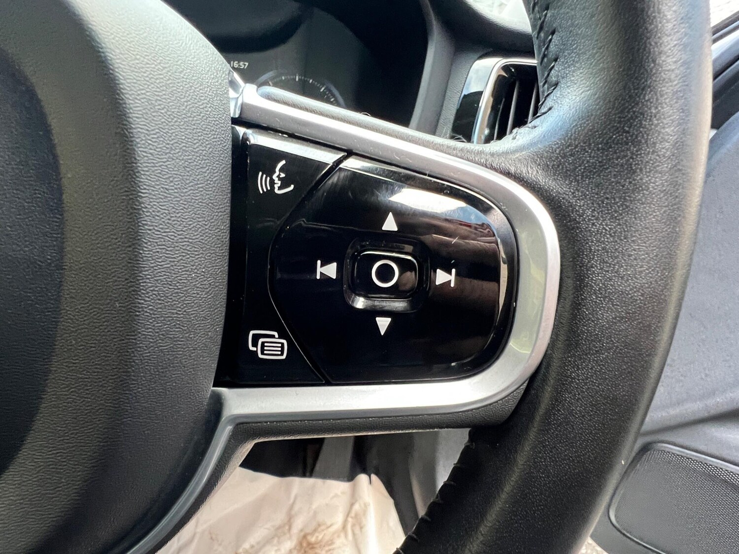 Used Volvo V60 2020 for sale - 76549117: Photo 36