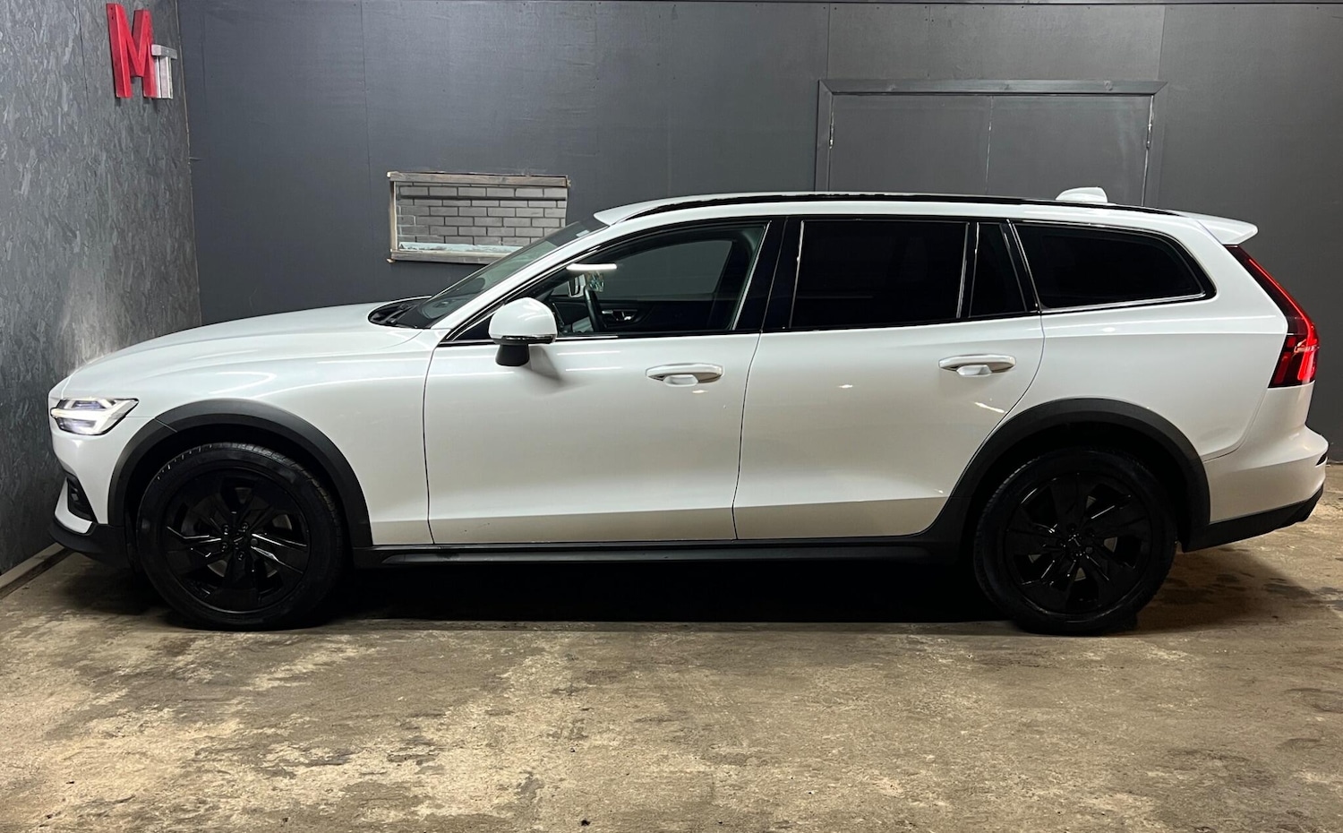 Used Volvo V60 2020 for sale - 76549117: Photo 4