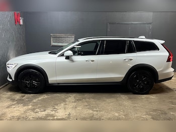 Used Volvo V60 2020 for sale - 76549117: Photo