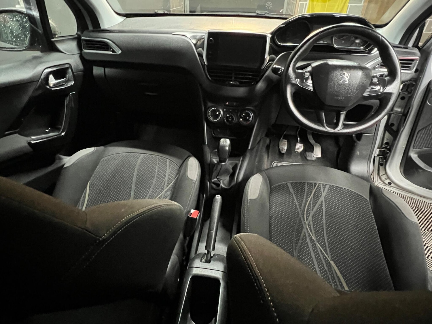 Used Peugeot 208 2012 for sale - 76942319: Photo 12