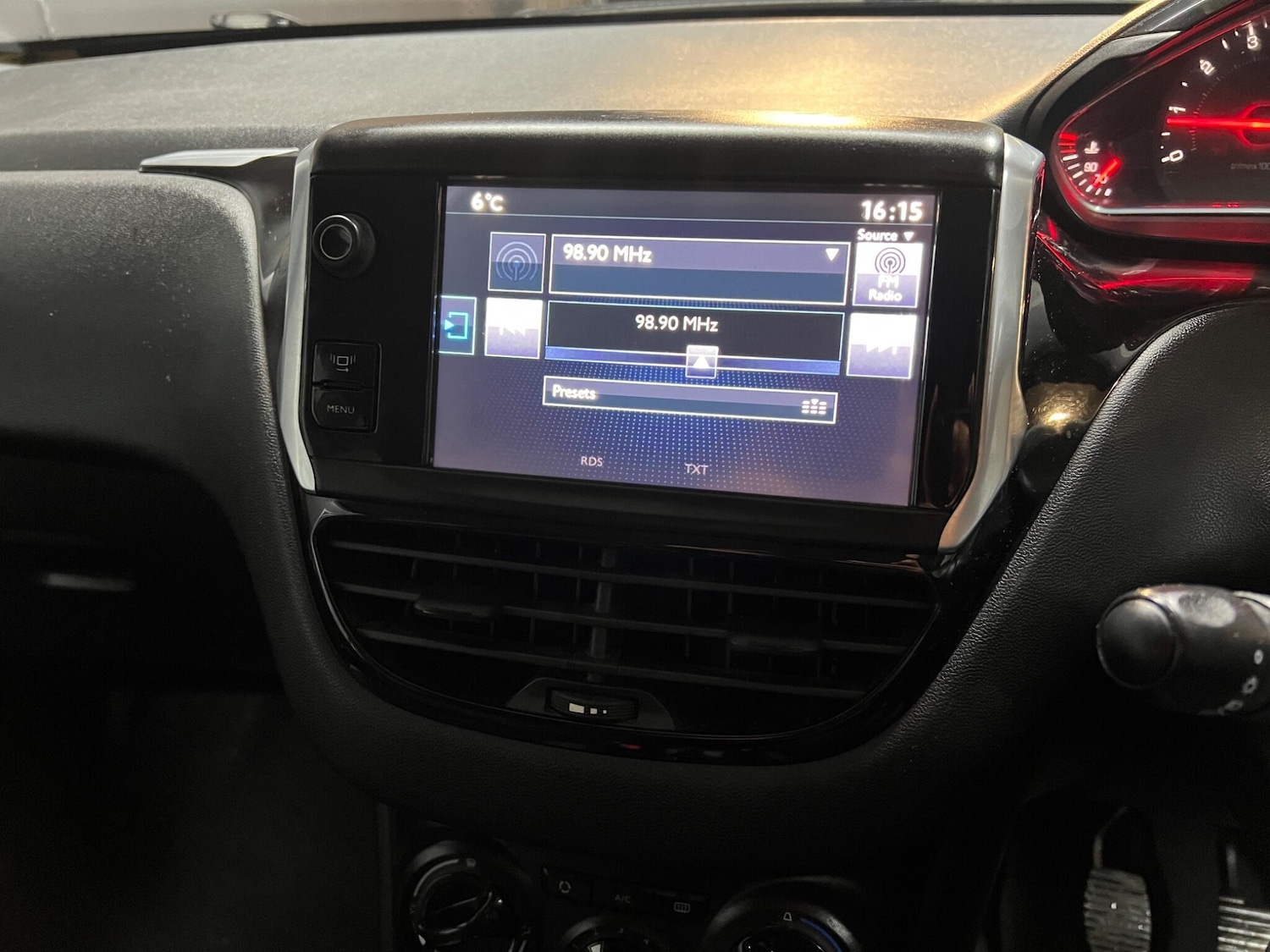 Used Peugeot 208 2012 for sale - 76942319: Photo 19