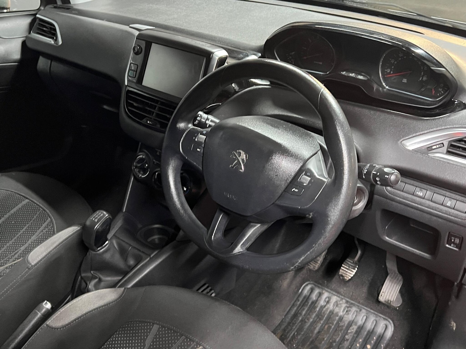 Used Peugeot 208 2012 for sale - 76942319: Photo 29