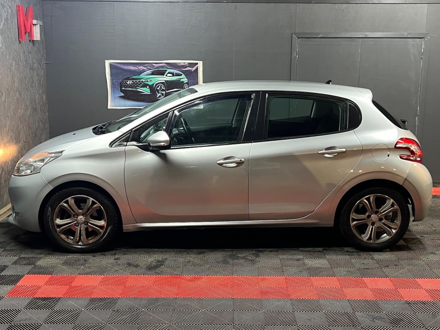 Used Peugeot 208 2012 for sale - 76942319: Photo 9