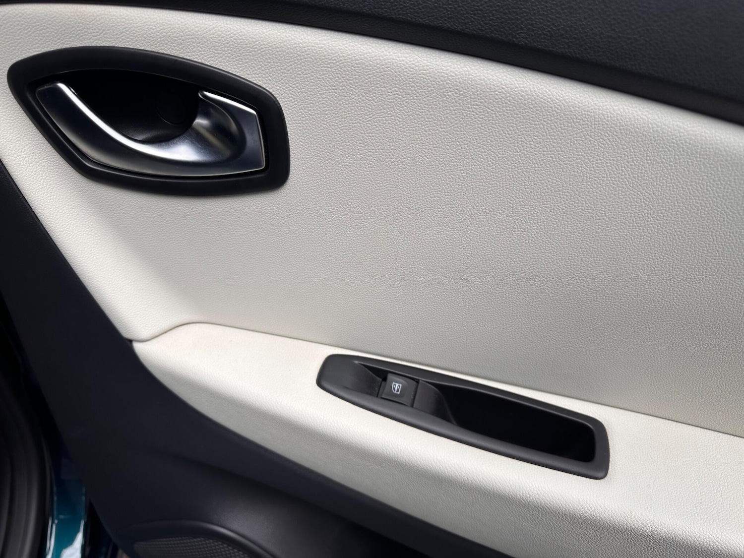 Used Renault Captur for sale - 76701110: Photo 14