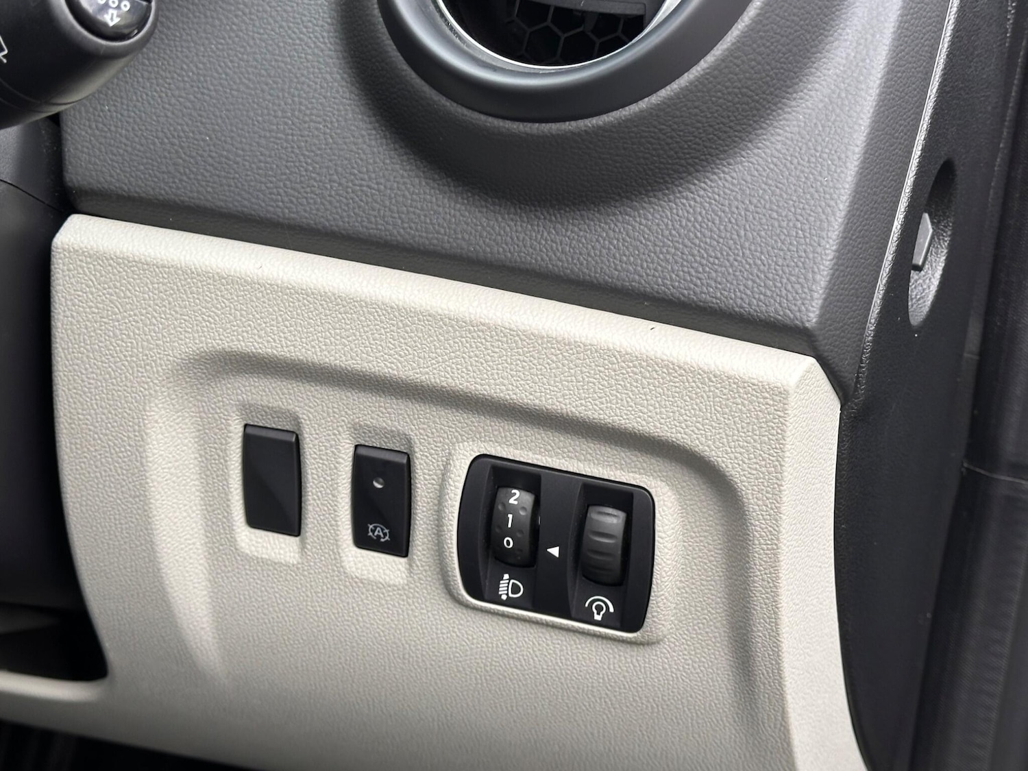 Used Renault Captur for sale - 76701110: Photo 15