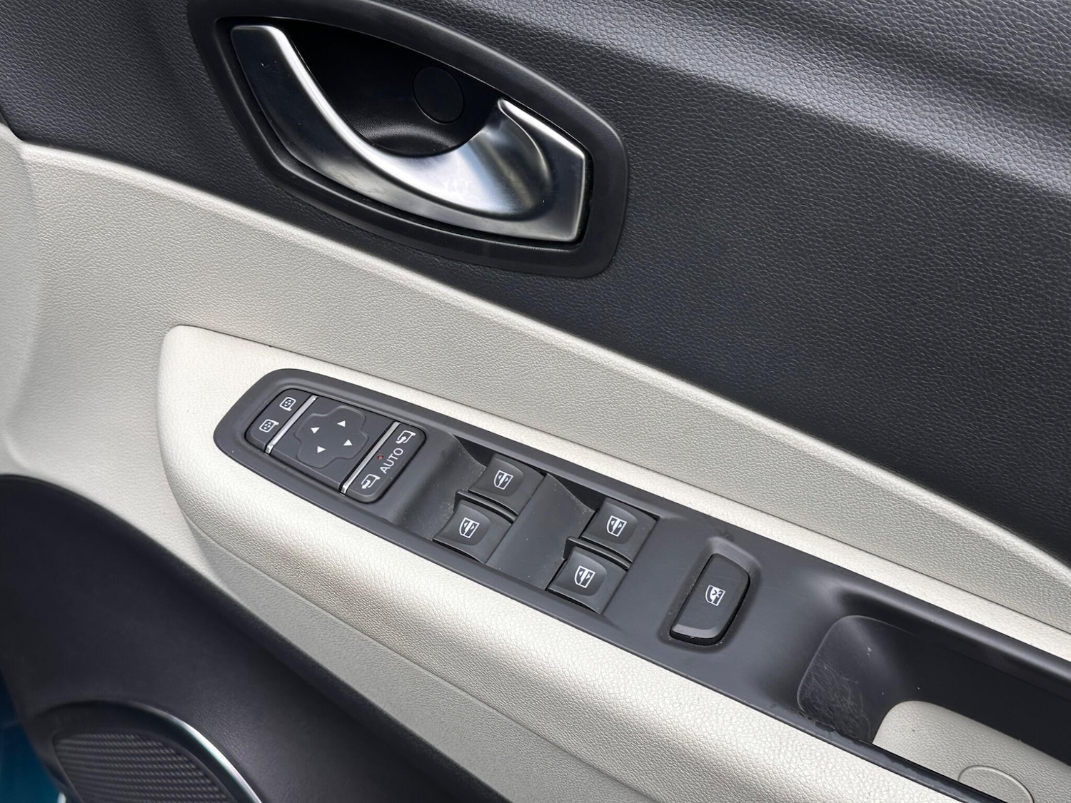 Used Renault Captur for sale - 76701110: Photo 16