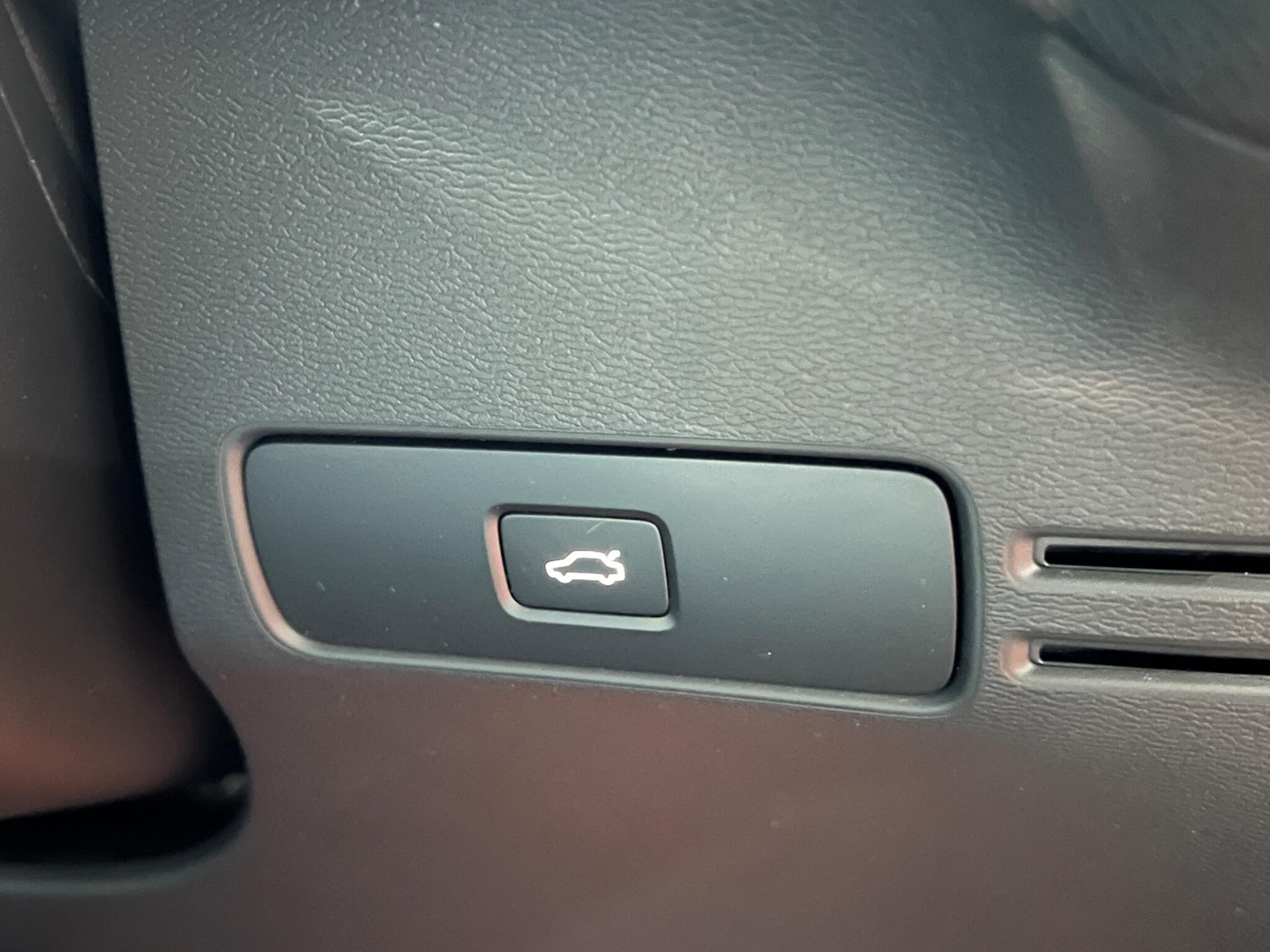 Used Volvo XC40 2024 for sale - 77479009: Photo 30