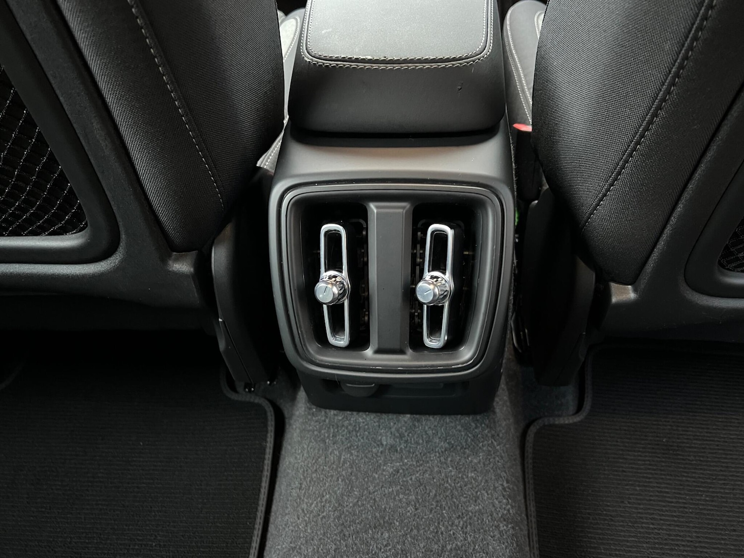 Used Volvo XC40 2024 for sale - 77479009: Photo 33