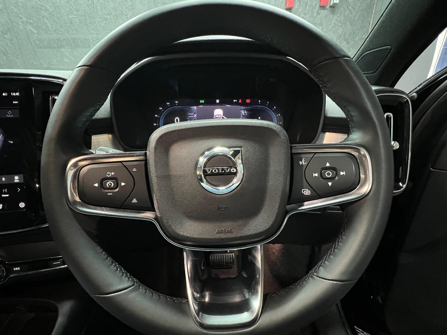 Used Volvo XC40 2024 for sale - 77479009: Photo 52