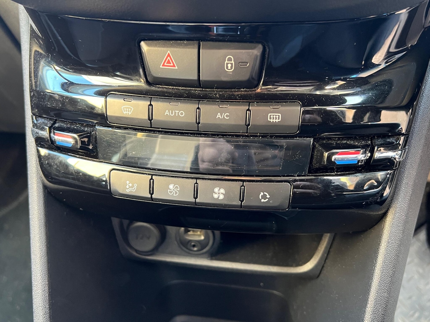 Used Peugeot 208 for sale - 77587252: Photo 30