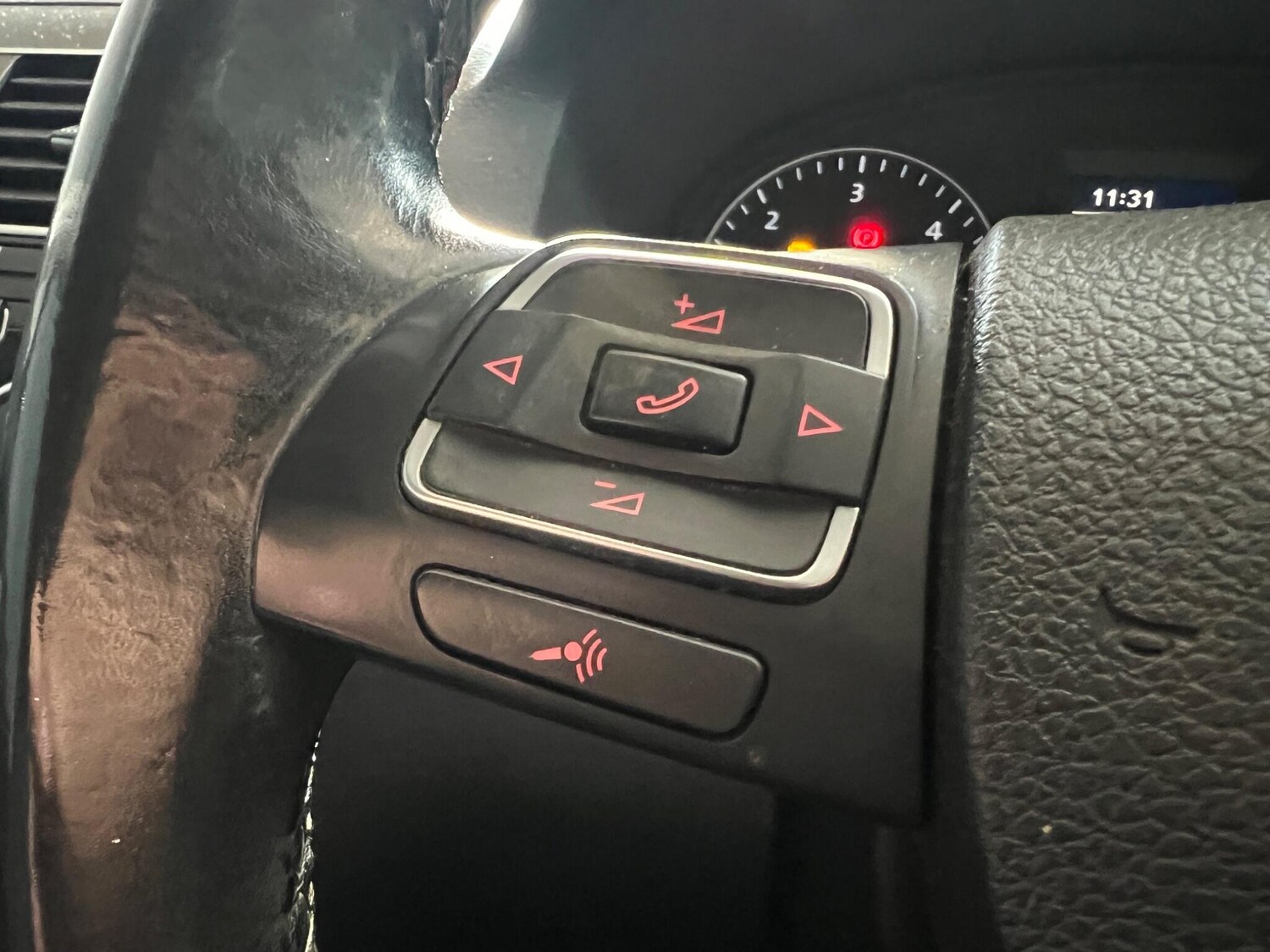 Used Volkswagen Touran 2012 for sale - 77723875: Photo 19