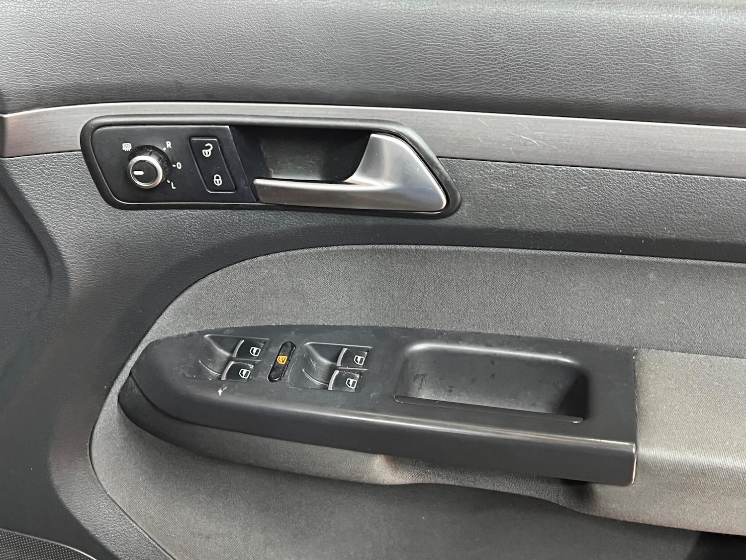 Used Volkswagen Touran 2012 for sale - 77723875: Photo 22