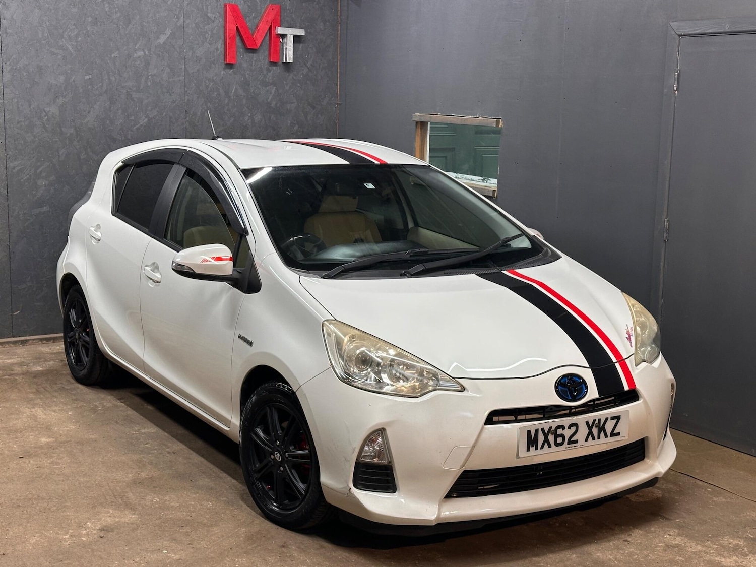 Used Toyota Aqua for sale - 76377882: Photo 1