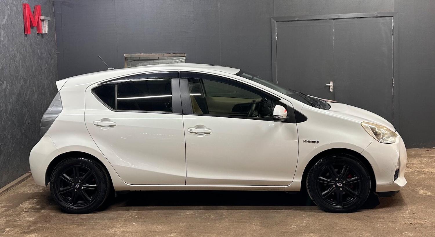 Used Toyota Aqua for sale - 76377882: Photo 11