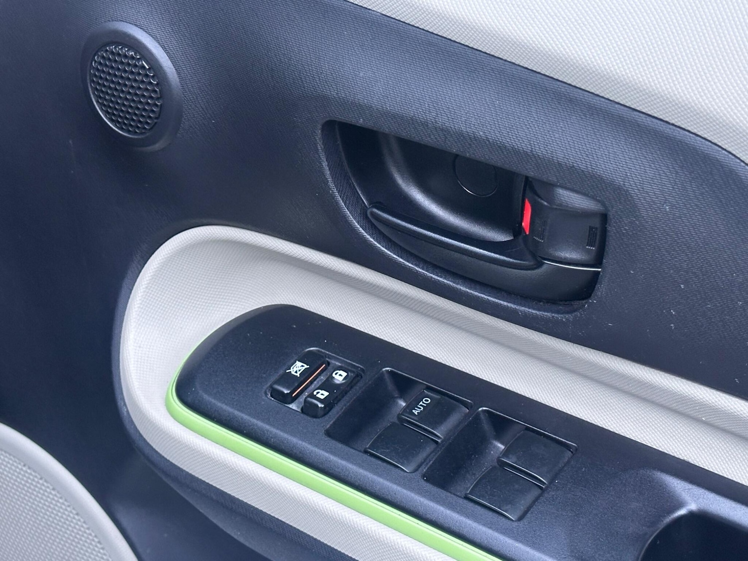 Used Toyota Aqua for sale - 76377882: Photo 21