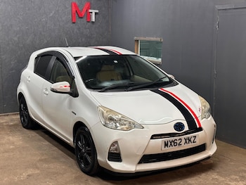 Used Toyota Aqua 2024 for sale - 76377882: Photo