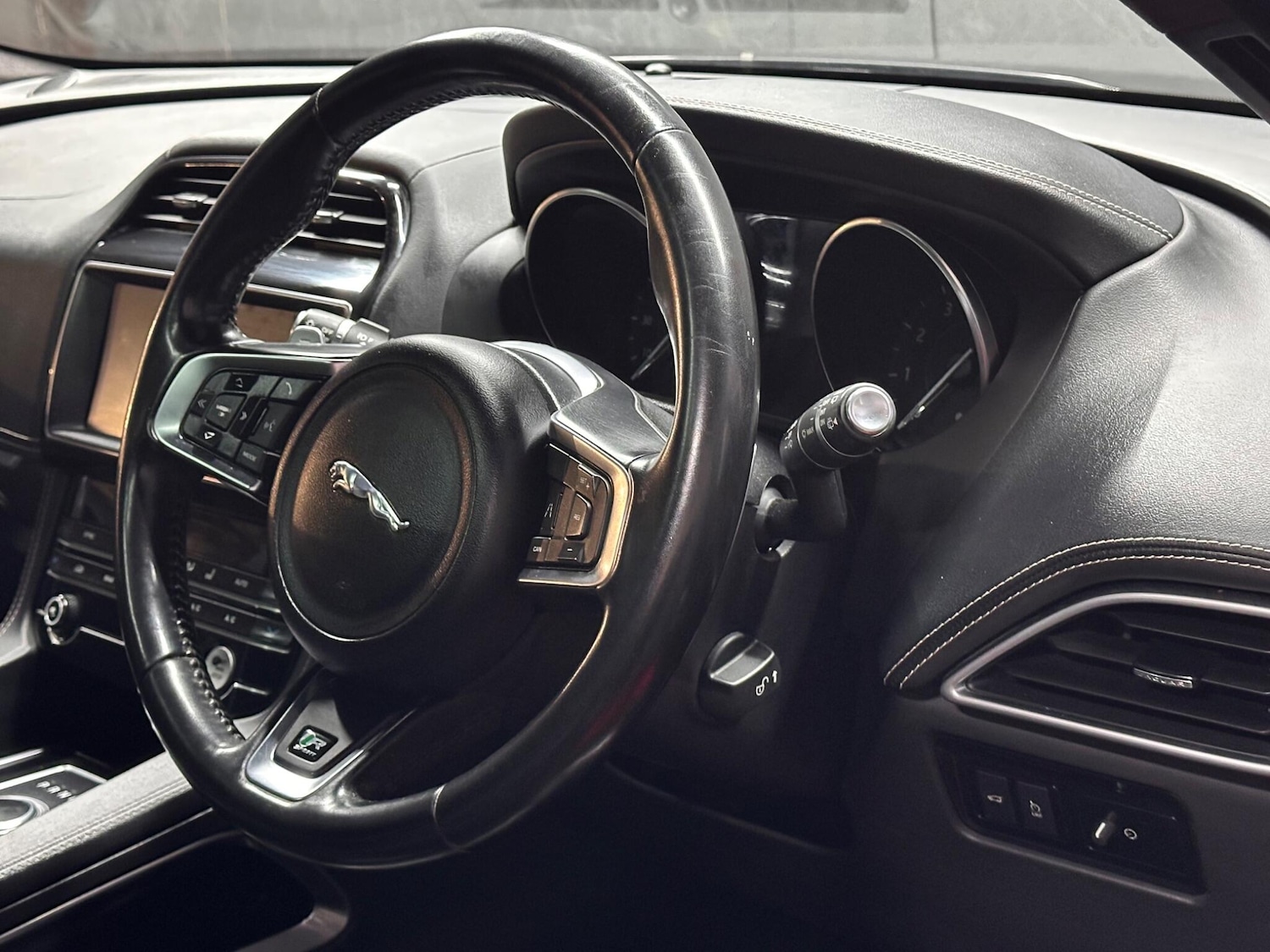 Used Jaguar F-Pace 2019 for sale - 76886324: Photo 31