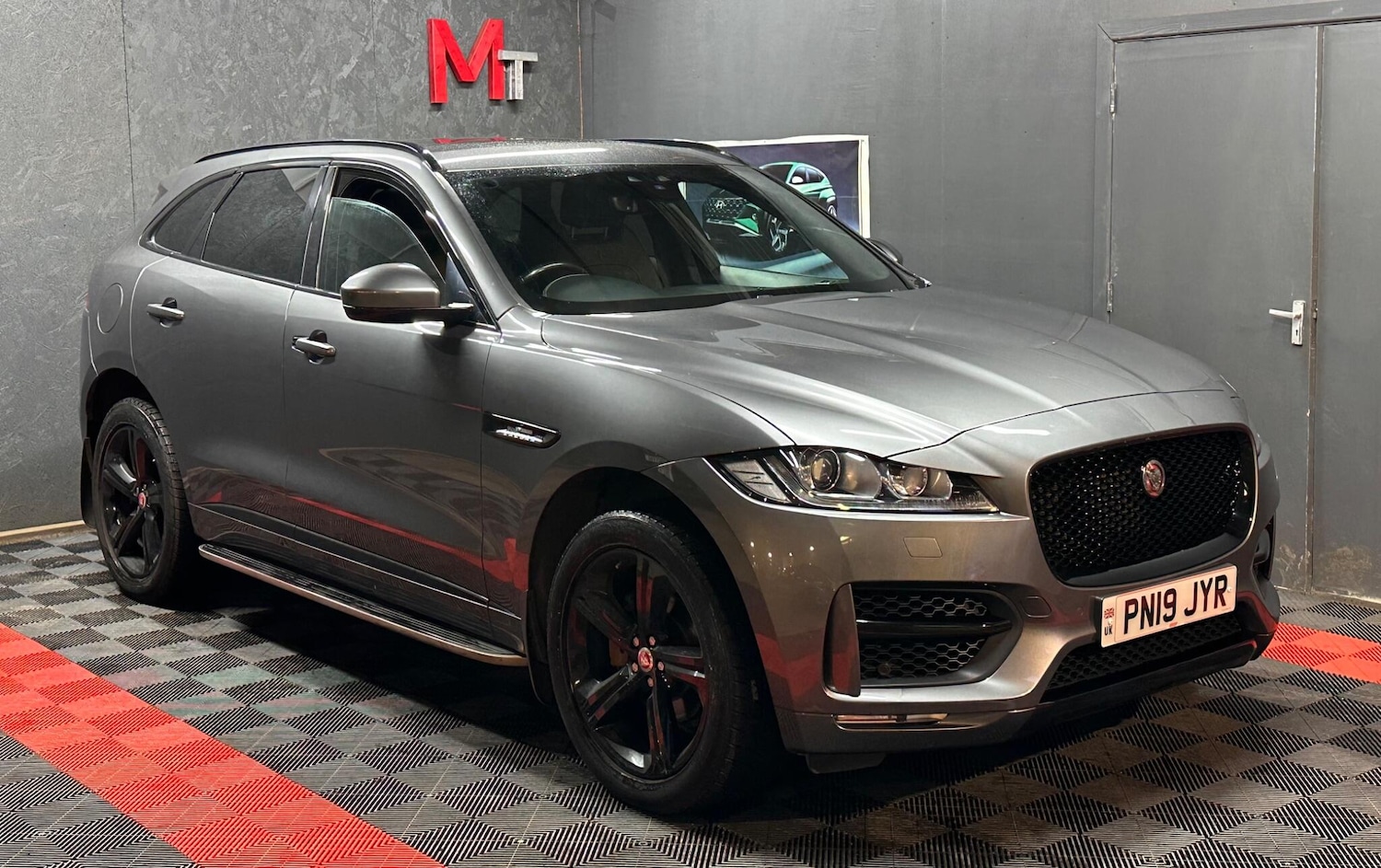 Used Jaguar F-Pace 2019 for sale - 76886324: Photo 4