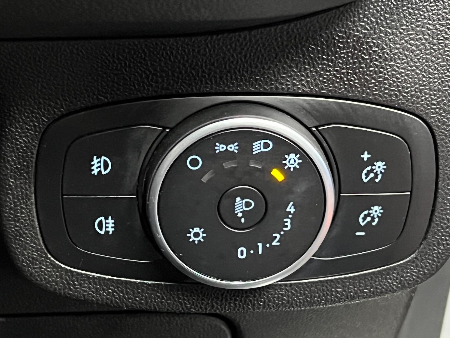 Used Ford Fiesta 2018 for sale - 78087153: Photo 18