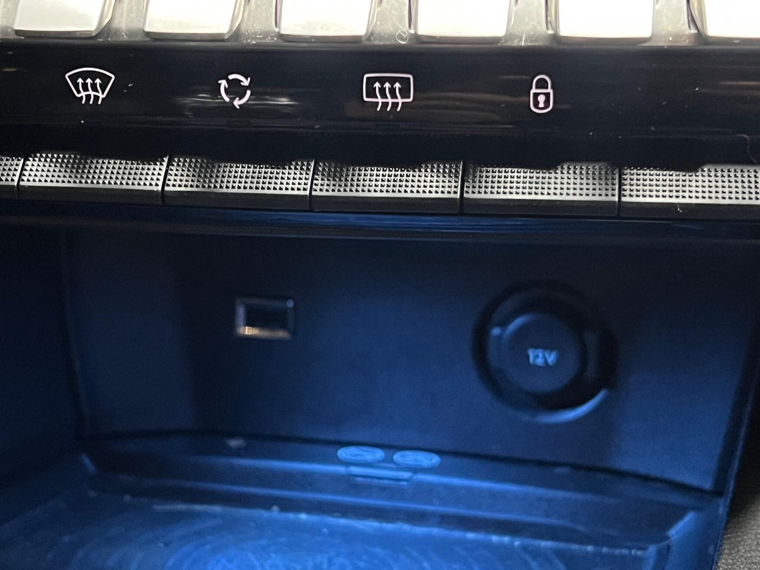 Used Peugeot 3008 2017 for sale - 77424697: Photo 19