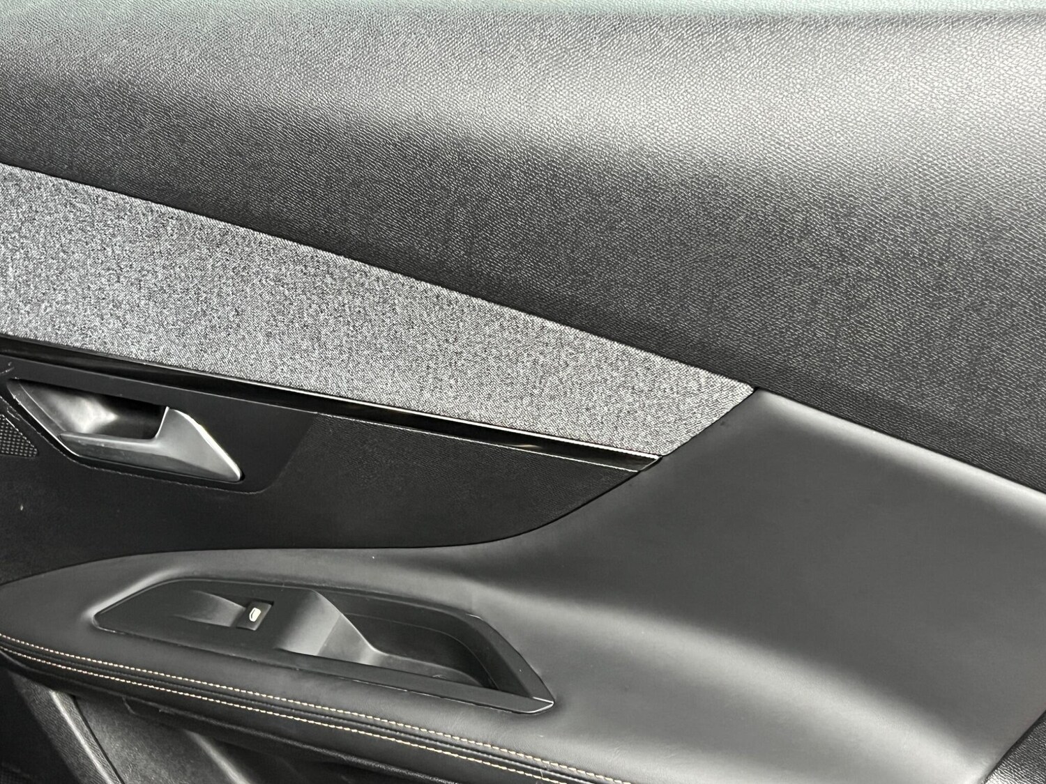 Used Peugeot 3008 2017 for sale - 77424697: Photo 42