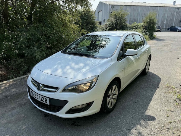 Used Vauxhall Astra 2014 for sale - 75627843: Photo 2