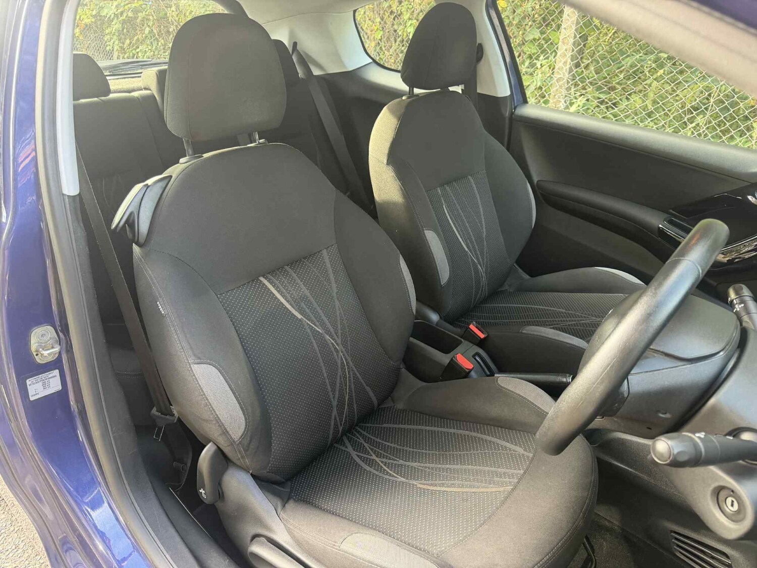 Used Peugeot 208 2012 for sale - 76218750: Photo 6